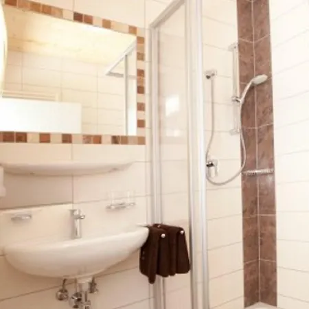 Haus Auszeit Отель Флахау